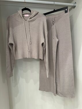 Pink Lily small Taupe Ribbed Hoodie & pant lounge set. Like new